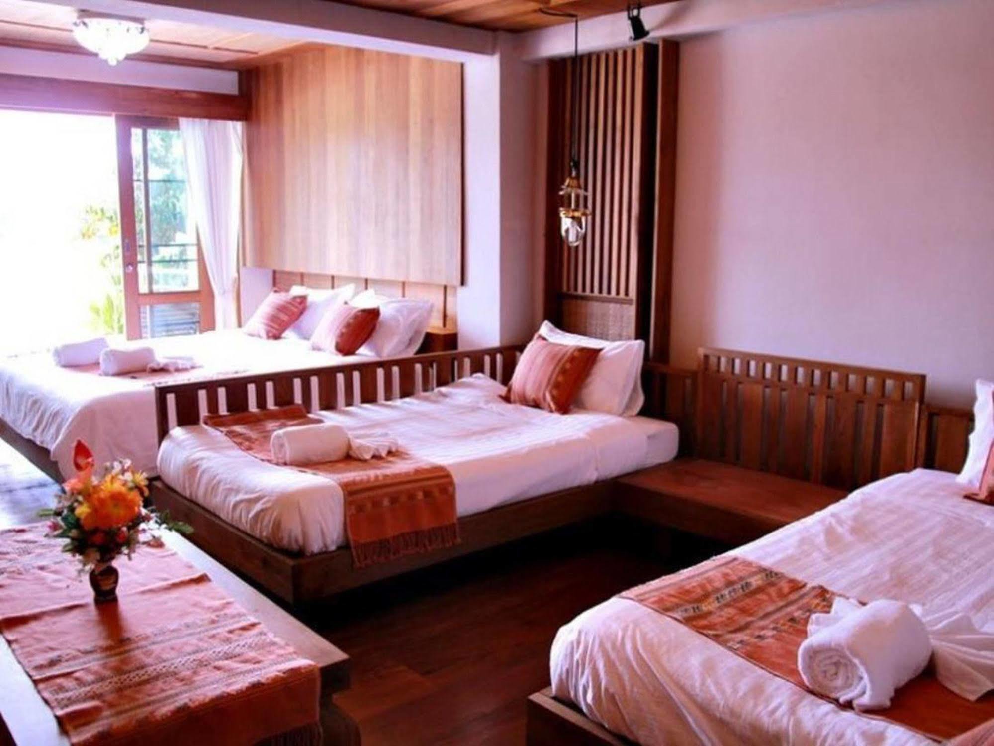 River Bank Resort Mae Sariang Buitenkant foto