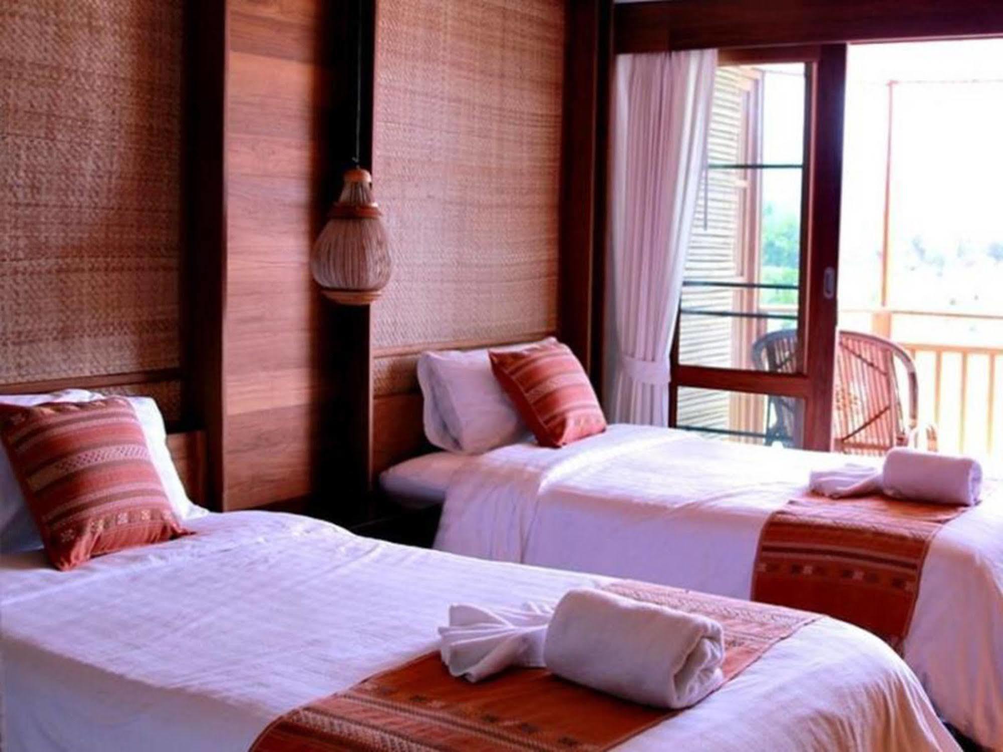 River Bank Resort Mae Sariang Buitenkant foto