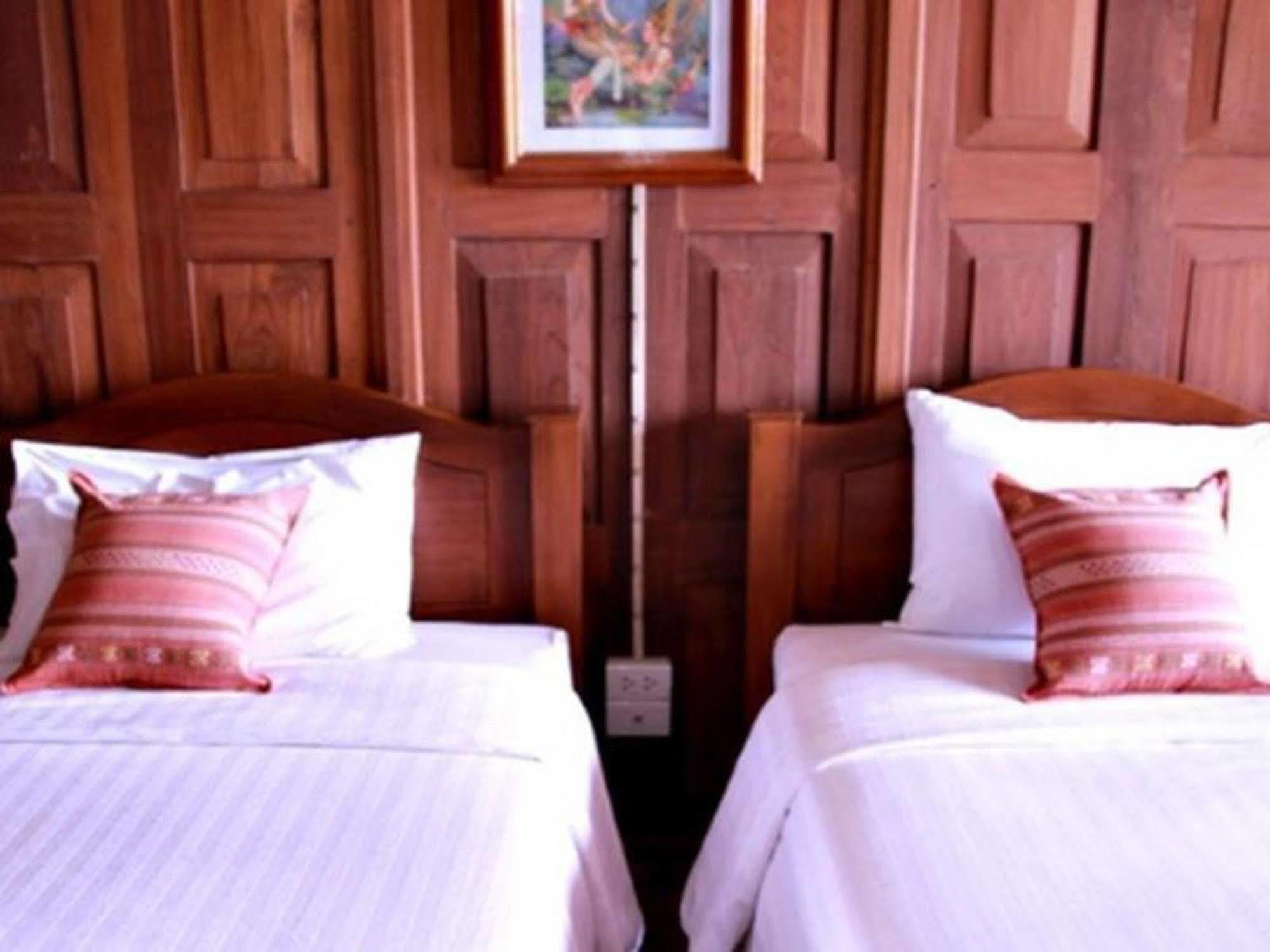 River Bank Resort Mae Sariang Buitenkant foto