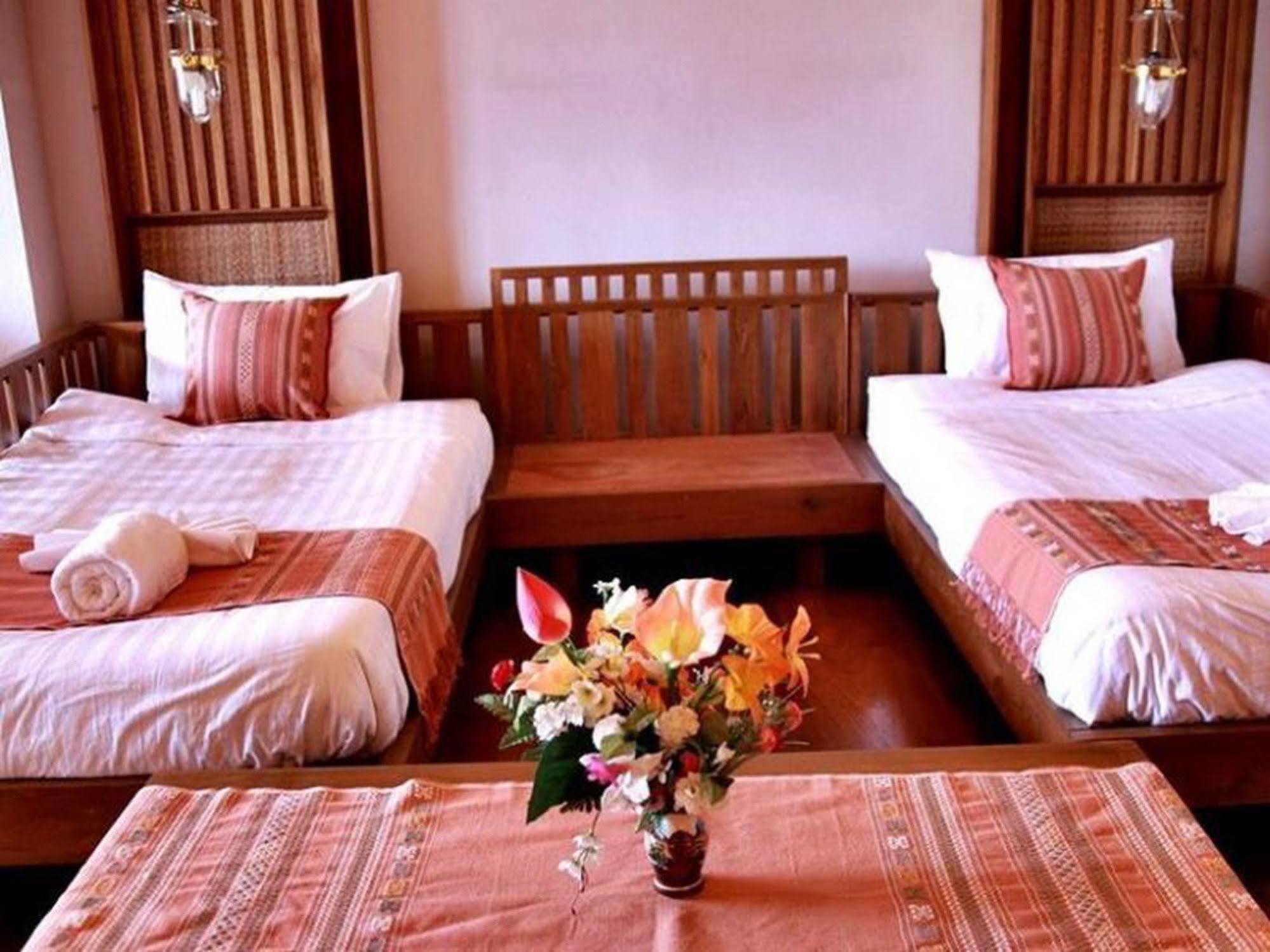 River Bank Resort Mae Sariang Buitenkant foto