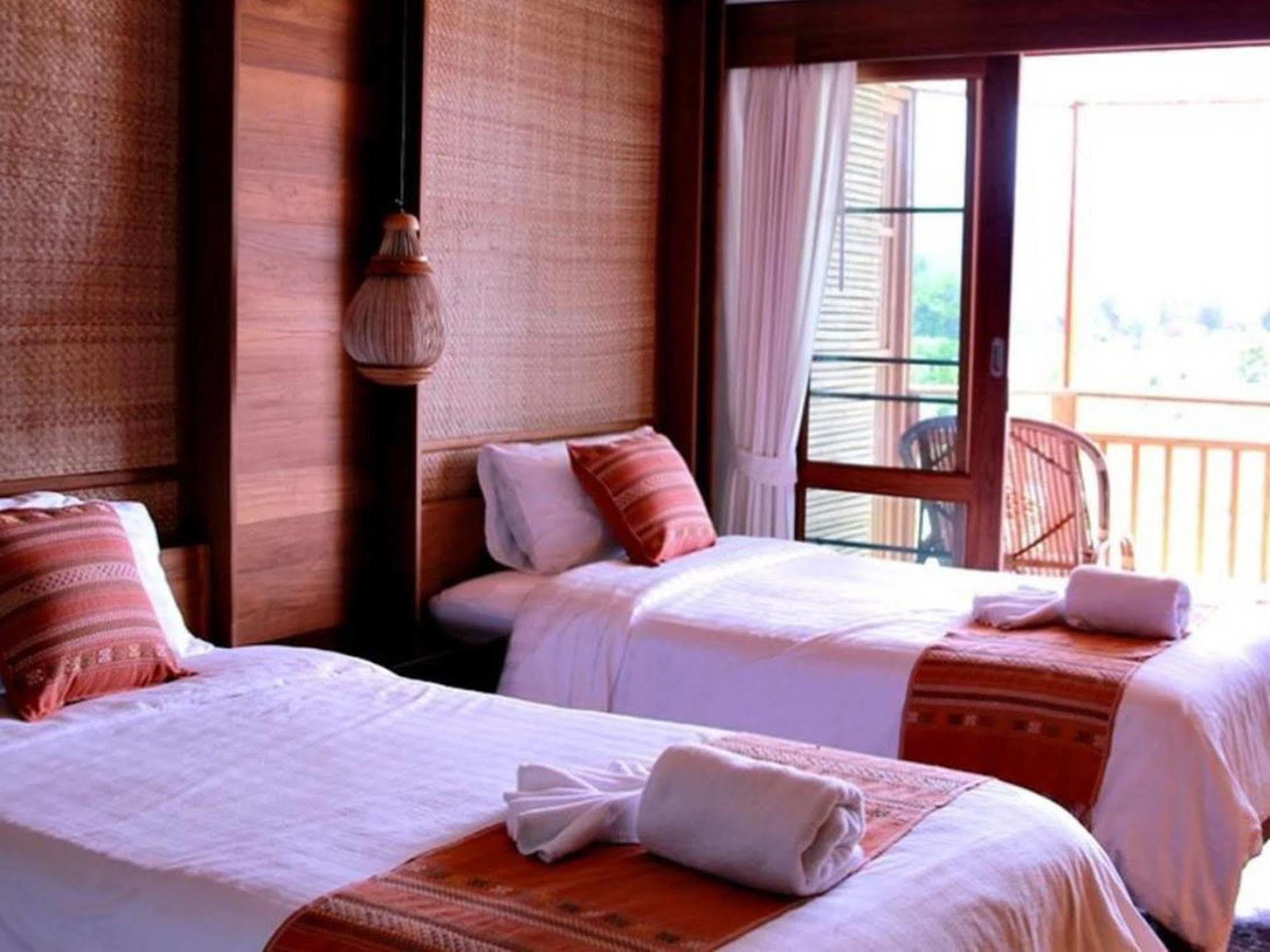 River Bank Resort Mae Sariang Buitenkant foto