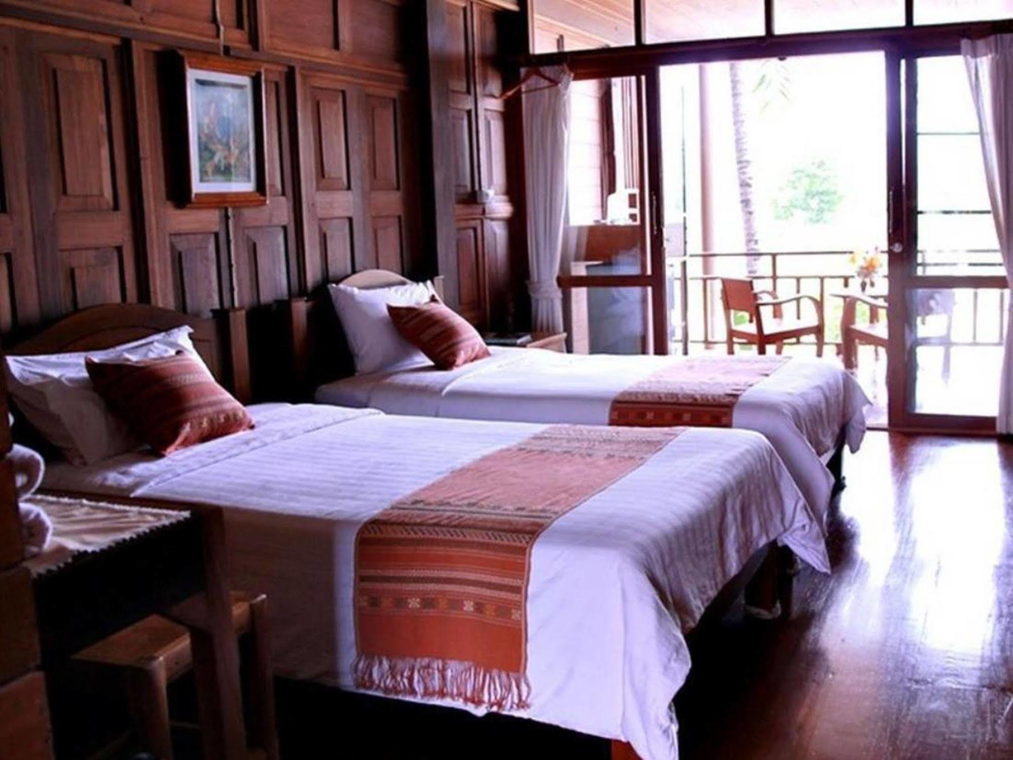 River Bank Resort Mae Sariang Buitenkant foto