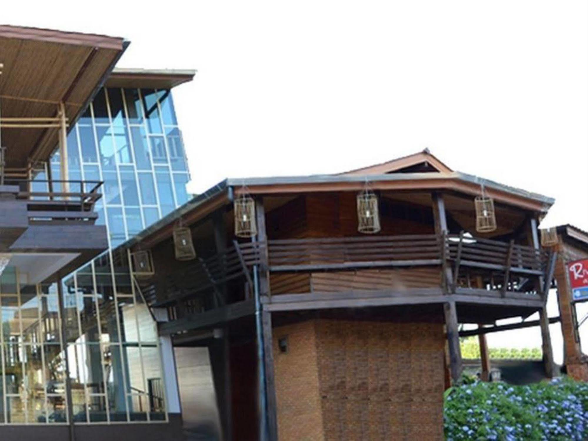 River Bank Resort Mae Sariang Buitenkant foto